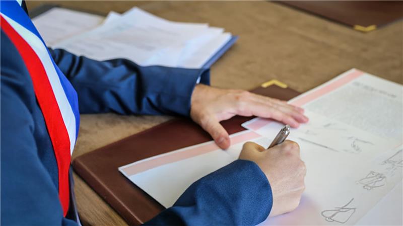 Signature de documents administratifs par le maire d'une commune